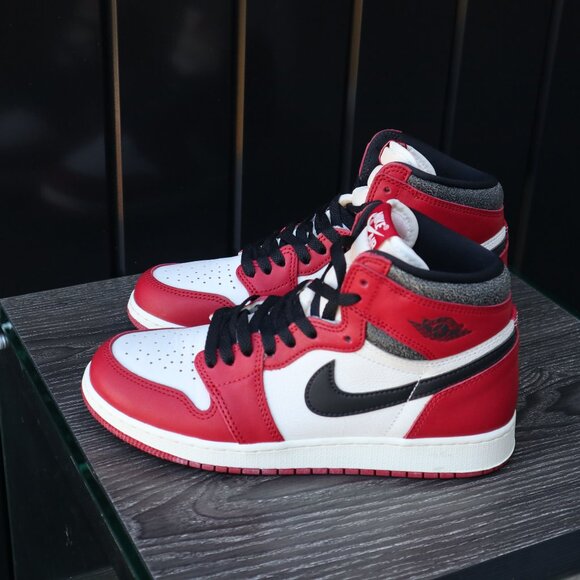 Air Jordan 1 Retro High OG "Chicago Lost and Found" Sneaker - Picture 4 of 12